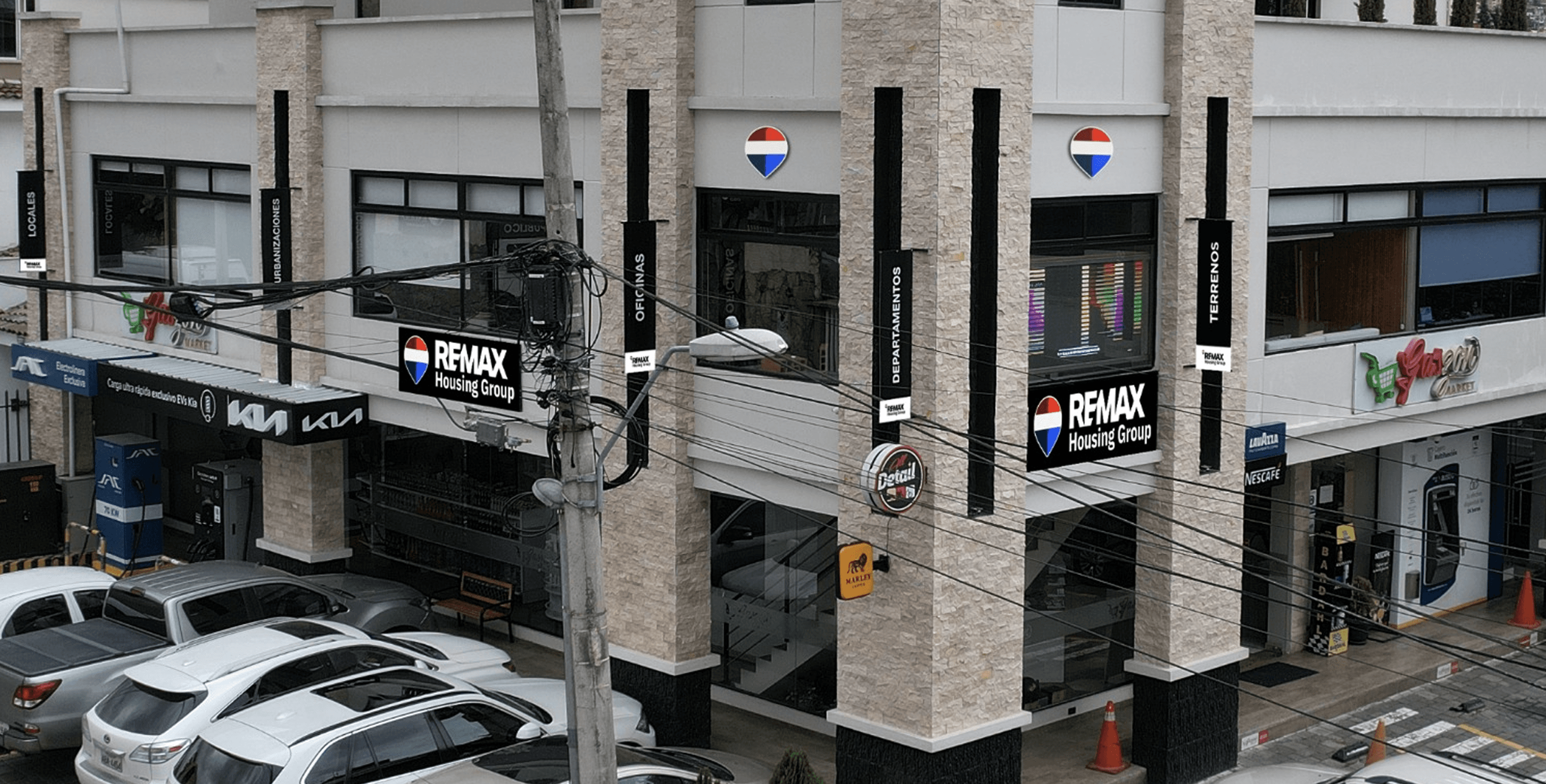 Oficina de REMAX Housing Group